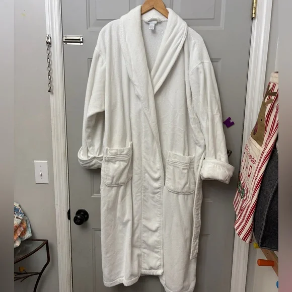 Luxurious White 100% Cotton Women's Plush Robe - Picture 1 of 6